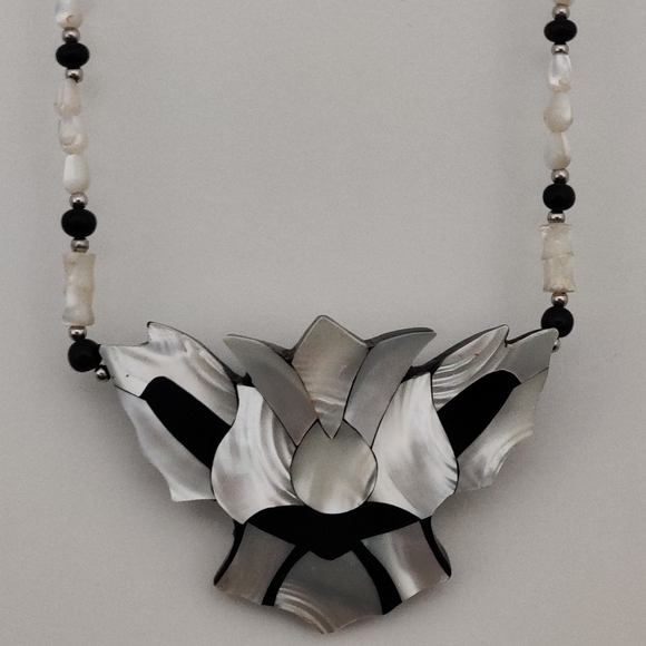 Vintage Lee Sands Lotus Flower Mother of Pearl Necklace - Picture 11 of 11